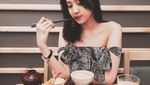 Sempat Jadi Selebgram Kontroversi, Begini 10 Gaya Anya Geraldine Saat Cicip Makanan Enak