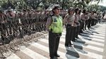 Aksi Polisi Jaga Demo Buruh