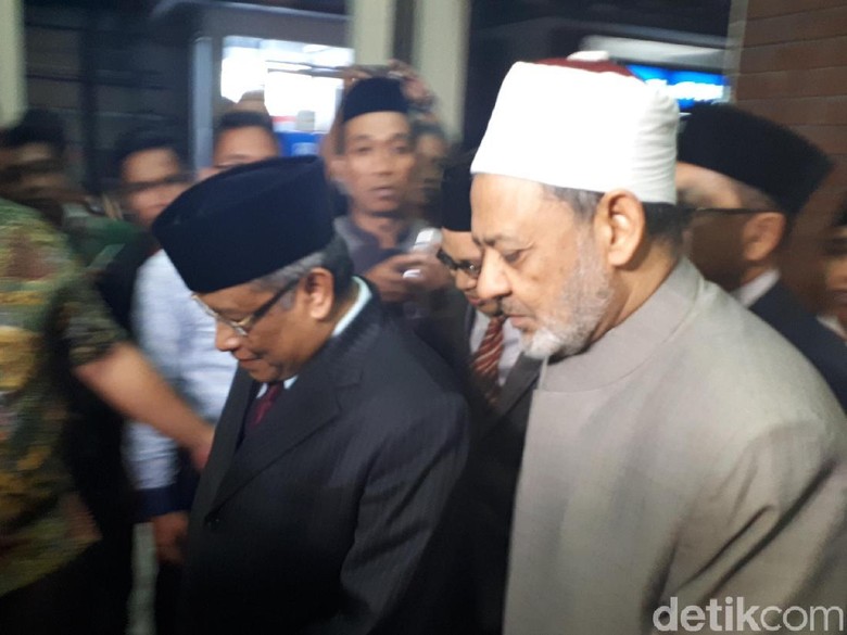 Imam Besar Al-Azhar Bertemu Said Aqil di Kantor PBNU Imam Besar Al-Azhar Bertemu Said Aqil di Kantor PBNU