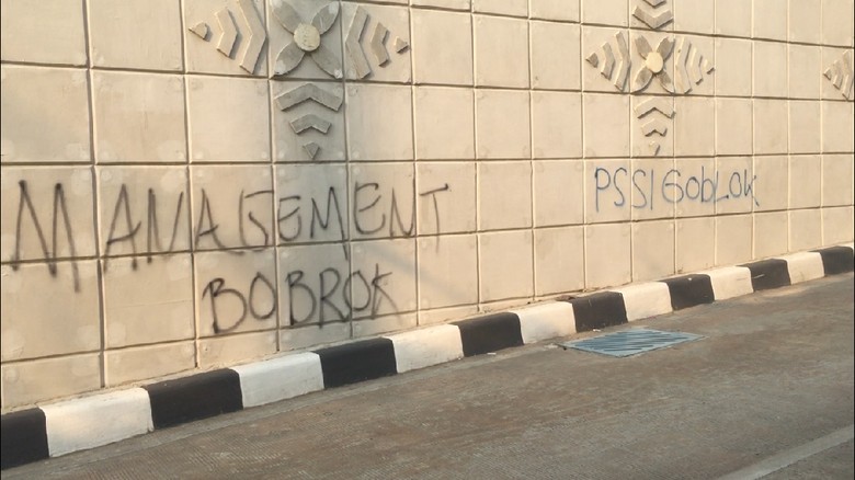 Sandiaga Ingin Undang Pelaku Vandalisme di Underpass Matraman Sandiaga Ingin Undang Pelaku Vandalisme di Underpass Matraman