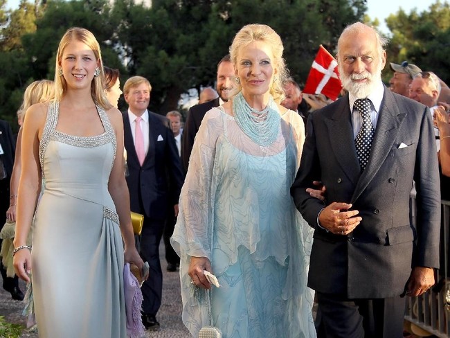 Gabriella Windsor kerap dipanggil Lady Ella merupakan putri dari Pangeran dan Putri Michael of Kent. Pangeran Michael of Kent adalah sepupu dari Ratu Elizabeth II. Lady Ella pun menjadi sepupu jauh dari kelurga kerajaan Inggris lainnya seperti Pangeran William dan Pangeran Harry. Ibu Ella, Putri Michael of Kent pernah dituduh rasis karena menggunakan bros blackamoor yang berbentuk wanita kulit hitam. Sang Putri saat itu dituduh menyindir Meghan Markle.  Foto: Getty Images