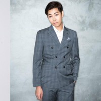 Lihat betapa berbedanya pria yang mengubah bentuk mata dan hidungnya ini. Foto: dok. Koreaboo