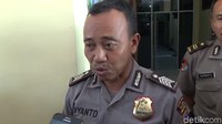Bripka Riyanto meminta maaf kepada masyarakat atas perbuatannya menampar Sulastri yang videonya kini viral. Atas tindakannya itu, Bripka Riyanto terancam sanksi kedisiplinan dari pihak kepolisian. (Foto: Arif Syaefudin/detikcom)