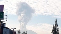 Meskipun Gunung Marapi di Sumatera Barat beberapa kali meletus tapi tidak berbahaya karena di dalam radius 3 km dari puncak kawah tidak ada permukiman. Masyarakat tetap aman dan aktivitas normal. Justru abu letusan membuat lahan pertanian subur di Tanah Datar dan Solok, ujar dia. (Foto: Dok. BNPB)