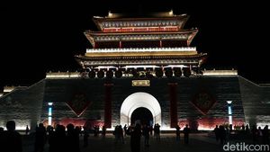 Penampakan Tembok Besar China Saat Malam, Cantik Juga!