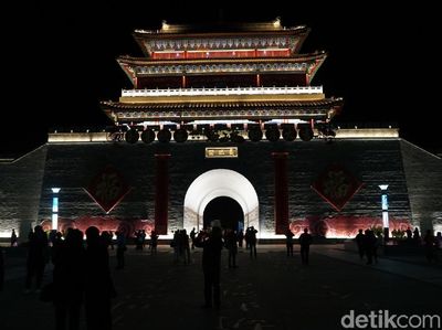 Penampakan Tembok Besar China Saat Malam, Cantik Juga!