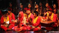 Musik betawi dimainkan dengan apik dalam pagelaran seni dan budaya tersebut.