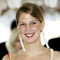 Kini, Gabriella yang jadi sasaran pemberitaan. Hal tersebut karena skandal yang diungkap oleh mantan kekasihnya Aatish Taseer yang merupakan seorang jurnalis. Menurut Aatish, ia dan Lady Ella kerap pacaran di Istana Kensington.  Foto: Getty Images