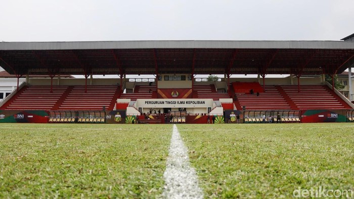 Stadion Sekolah Tinggi Ilmu Kepolisian (PTIK) Jakarta, kini resmi menjadi kandang dari Byangkara FC. Yuk, intip foto-fotonya.
