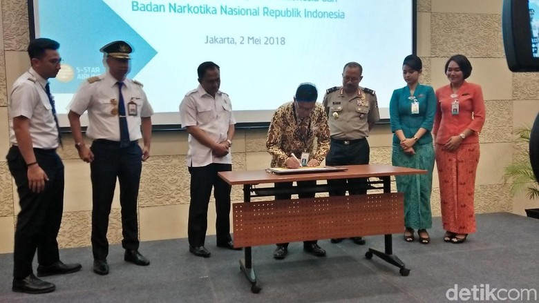 Bareng Kepala BNN, Maskapai Garuda Deklarasi Anti-hoax dan Narkoba Bareng Kepala BNN, Maskapai Garuda Deklarasi Anti-hoax dan Narkoba