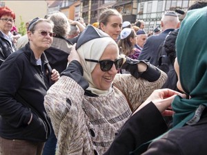 Hijabers Jerman Turun ke Jalan Tunjukkan Solidaritas untuk Kaum Yahudi