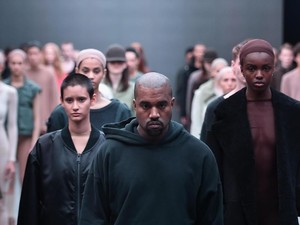 Mati-matian Dukung Trump, Kanye West Dipuji Lewat Twitter