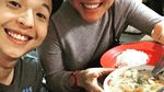 Begini Keseruan Ernest Prakasa Saat Kulineran Sambil Liburan Bareng Keluarga