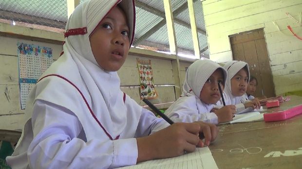 Siswa 2 SD Ini Jadi Tulang Punggung Keluarga dengan Jualan Pisang