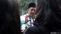 Wakil Ketua DPR RI, Fahri Hamzah, batal mengisi ceramah dan dialog pascatarawih di Masjid Kampus UGM. Padahal sebelumnya Fahri dijadwalkan menjadi penceramah. Pihak kampus mengakui meminta takmir masjid untuk mengganti pencemarah. (Foto: Lamhot Aritonang/detikcom)