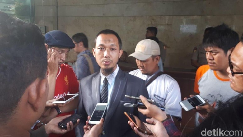 Pengacara Ceritakan Detik-detik Rizky Terinjak Saat Bagi Sembako Pengacara Ceritakan Detik-detik Rizky Terinjak Saat Bagi Sembako