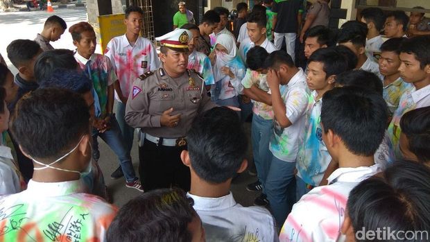 Puluhan Pelajar Lamongan Terciduk Polisi saat Konvoi Kelulusan