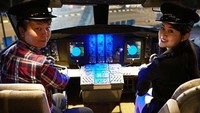 Karena memanfaatkan pesawat asli, maka semua interior pesawatnya masih ada. Termasuk bagian kokpit yang bisa juga dimanfaatkan sebagai spot foto. Duh berasa jadi pilot nih.  Foto: instagram @planeinthecity