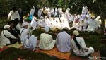 Foto: Ritual Membersihkan Diri di Ciamis