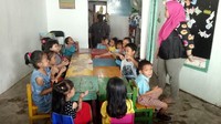 Siswa di sekolah ini memang tak banyak. Selaku perintis, Fitri mengaku itu tidak jadi persoalan. Dengan ruangan kelas serta jumlah guru yang terbatas, Fitri ingin sekolah lebih mengutamakan kualitas daripada kuantitas.