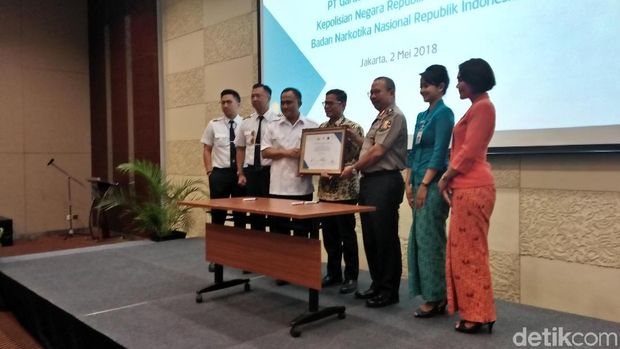 Bareng Kepala BNN, Maskapai Garuda Deklarasi Anti-hoax dan Narkoba