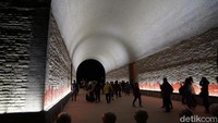 Tidak seperti kawasan Tembok Besar China yang lain. Spot ini justru akan ramai saat malam tiba (Wahyu/detikTravel)