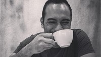Ario Bayu merupakan aktor sekaligus model asal Indonesia. Ia terkenal melalui aktingnya di beberapa film laga, salah satunya film besutan asal Hollywood Java Heat. Foto: Instagram @bayu_ario