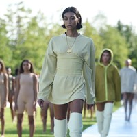 Jelang fashion show Yeezy Season 4 pada September 2016, Kanye sempat menjadi bulan-bulanan di media sosial. Ia disebut rasis lantaran hanya mengaudisi model wanita keturunan ras campuran. (Foto: Getty Images)