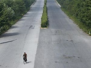 Sepinya Nyetir di Korea Utara, 1 Mobil Bisa Bebas di 10 Jalur