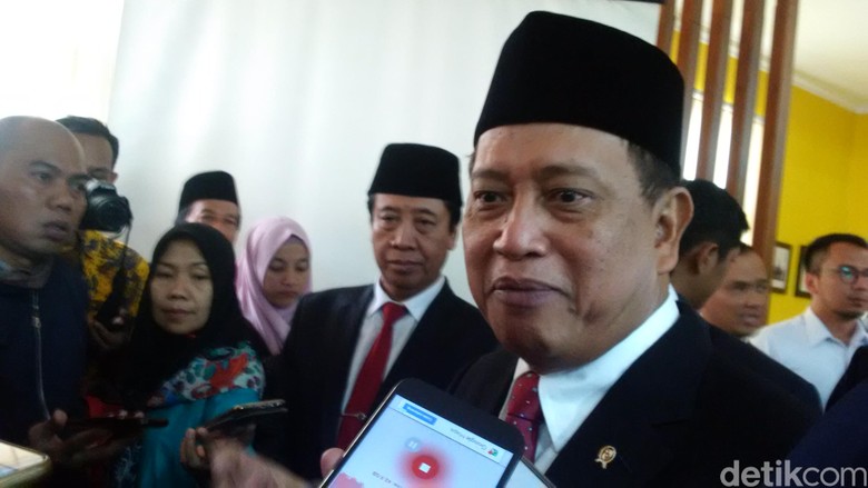 Menristekdikti Dorong Kampus Terapkan Sistem Belajar Online Menristekdikti Dorong Kampus Terapkan Sistem Belajar Online