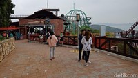 Mine Train, inilah wahana roller coaster yang dipadukan dengan teknologi virtual reality (VR) (Kanavino/detikTravel)