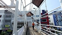 Padahal JPO ini banyak digunakan oleh warga yang ingin menyeberang jalan.