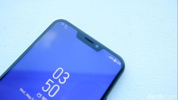 Sementara memori internalnya terdapat dua pilihan 64 GB dan 128 GB. Bila kurang terdapat slot microSD yang mendukung hingga 2 TB. (Foto: detikINET/Adi Fida Rahman)