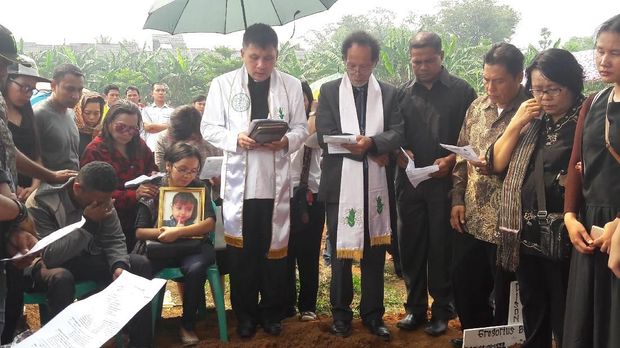Pemakaman Grace di TPU Pondok Rajeg
