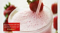 Entah apa yang dijual smoothies ini, kalau petunjuk pembuatan smoothiesnya masih harus menambahkan buah strawberi, susu dan es lagi. Istimewa/FredChocoBear.