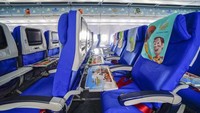 Desain Toy Story yang terbilang mewah itu akan dirasakan hingga interior pesawat. Gambar-gambar dengan ukuran besar dari karakter cowgirl Jessie dan Lotso beruang akan menghiasi langit-langit, sarung jok, wadah bagasi dan hingga nampan kursinya (Shanghai Disney Resort/CNN Travel)