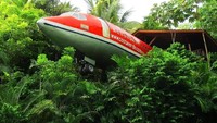 Inilah 727 Fuslage Home. Penginapan oleh Costa Verde yang berada di atas pohon, dengan badan pesawat (Costa Verde)