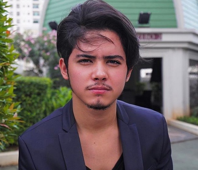 Terakhir ada Aliando Syarief yang juga tidak lulus SMA. Karena lebih memilih fokus dengan kariernya di dunia hiburan, Aliando kini hanya mengantongi ijazah SMP. Aliando sendiri telah membintangi banyak sinetron, film layar lebar, dan juga iklan televisi. Foto: Dok. Instagram/aliandooo