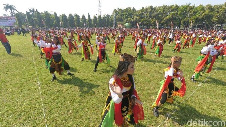 ribuan anak tari remo massal Ribuan Anak tari Remo Massal