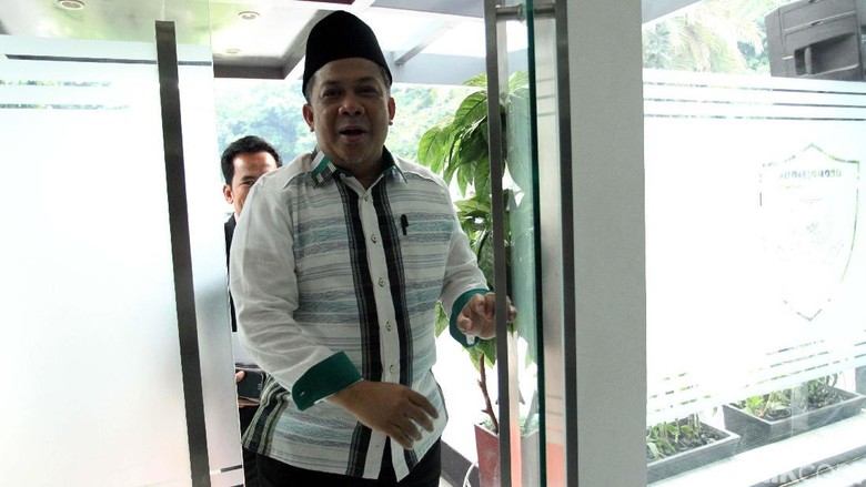 Akun @LawanPolitikJKW Di-suspend, Fahri Minta Twitter Tak Berpolitik Akun @LawanPolitikJKW Di-suspend, Fahri Minta Twitter Tak Berpolitik