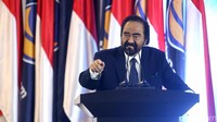 Selain Surya Paloh, hadir antara lain para pengurus DPP Partai NasDem, Menteri Kehutanan dan Lingkungan Hidup, Siti Nurbaya, Gubernur ABN, IGK Manila, dan pengusaha Rachmat Gobel.