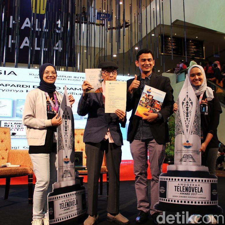 Sapardi Djoko Damono hingga Pidi Baiq Raih Anugerah Buku ASEAN Foto: Istimewa Sapardi Djoko Damono hingga Pidi Baiq Raih Anugerah Buku ASEAN Foto: Istimewa
