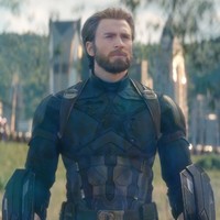 Tampilan baru Captain America ternyata membuat banyak penonton maupun netizen gagal fokus. Ia disebut jadi semakin ganteng, maskulin dan berkharisma. Foto: Istimewa