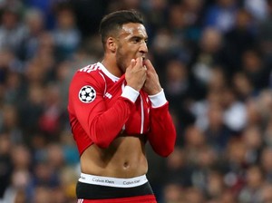 Ayo MU, Rekrut Tolisso