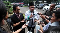 Polisi kembali memeriksa Wakil Ketua DPR Fahri Hamzah terkait laporannya terhadap Presiden PKS Sohibul Iman dalam kasus dugaan fitnah dan pencemaran nama baik.