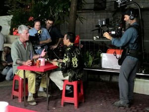 Setelah Cicipi Rendang, Anthony Bourdain Juga Jajan di Blok M Square 