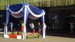 Potret Mendikbud Berbaju Adat Pimpin Upacara Hardiknas
