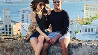 Sedangkan foto Cinta bersama kekasihnya ini mereka abadikan di Benteng Castillo de San Cristoba, Puerto Rico (claurakiehl/Instagram)