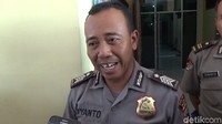 Setelah videonya viral, Bripka Riyanto memberi penjelasan di Mapolres Blora tentang kejadian dia menampar keponakannya, Sulastri. Ia saat itu sedang bertugas pengamanan pentas organ tunggal di desanya sendiri. Saat itu pula ia melihat keponakannya dalam kondisi mabuk langsung naik ke atas panggung dengan hanya mengenakan baju tidur. (Foto: Arif Syaefudin/detikcom)