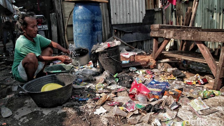 Potret Pemukiman Kumuh di Pinggir Waduk Pluit